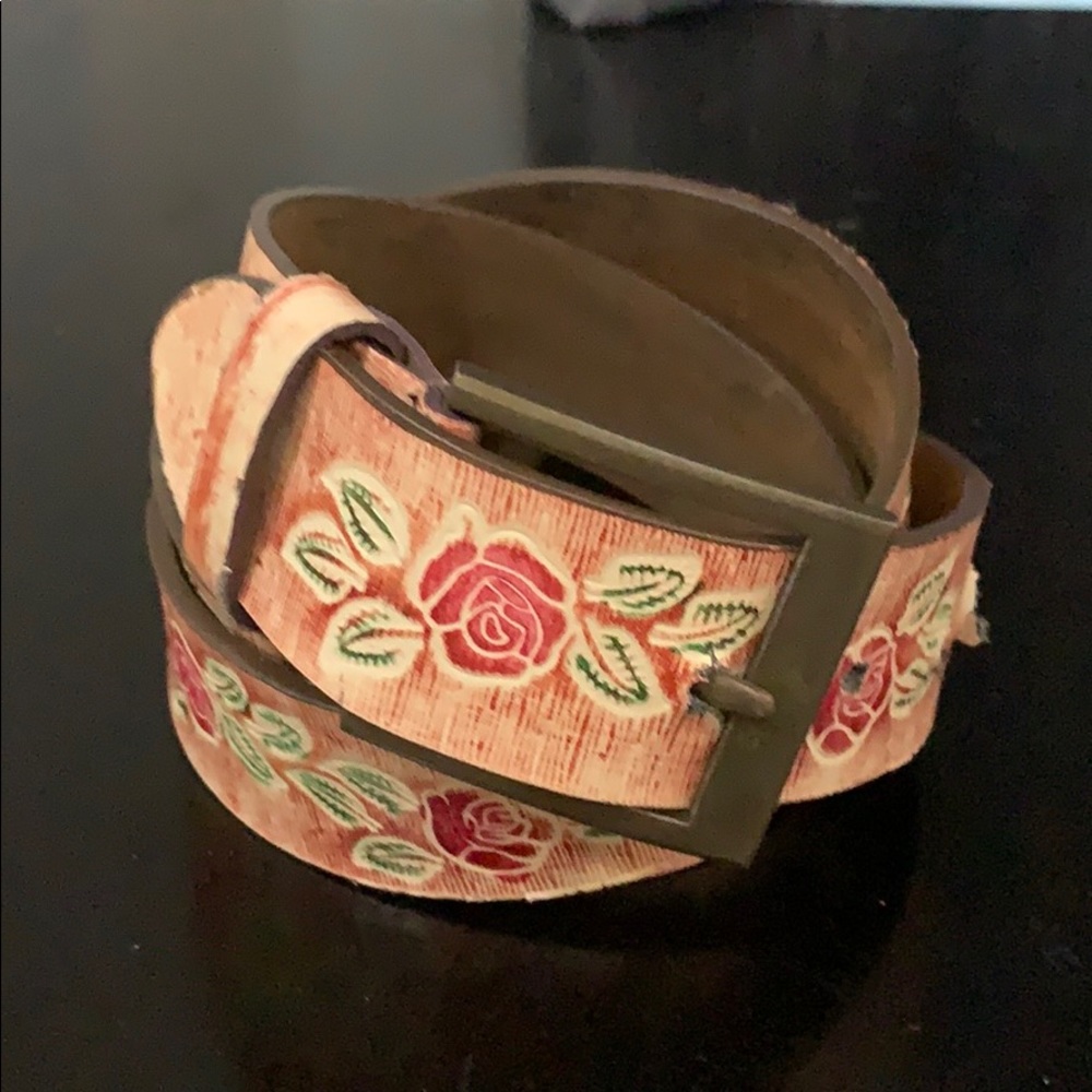 Vintage inspired women’s fashion belt